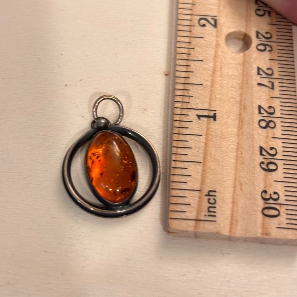 Vintage 925 Sterling Silver Stamped Oval Bezel set Baltic Amber 1" drop pendant - Picture 5 of 6